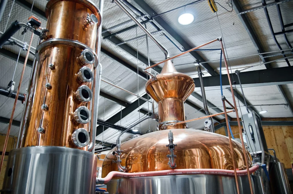 Alambic en cuivre pour la distillation